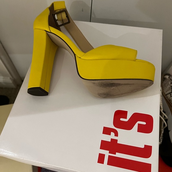 Yellow 5 in platform heels - Picture 4 of 4